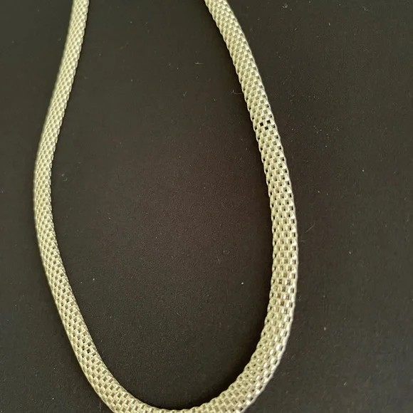 18” Sterling Silver mesh weave necklace. Beautifully crafted. Excellent cond. - Picture 2 of 3